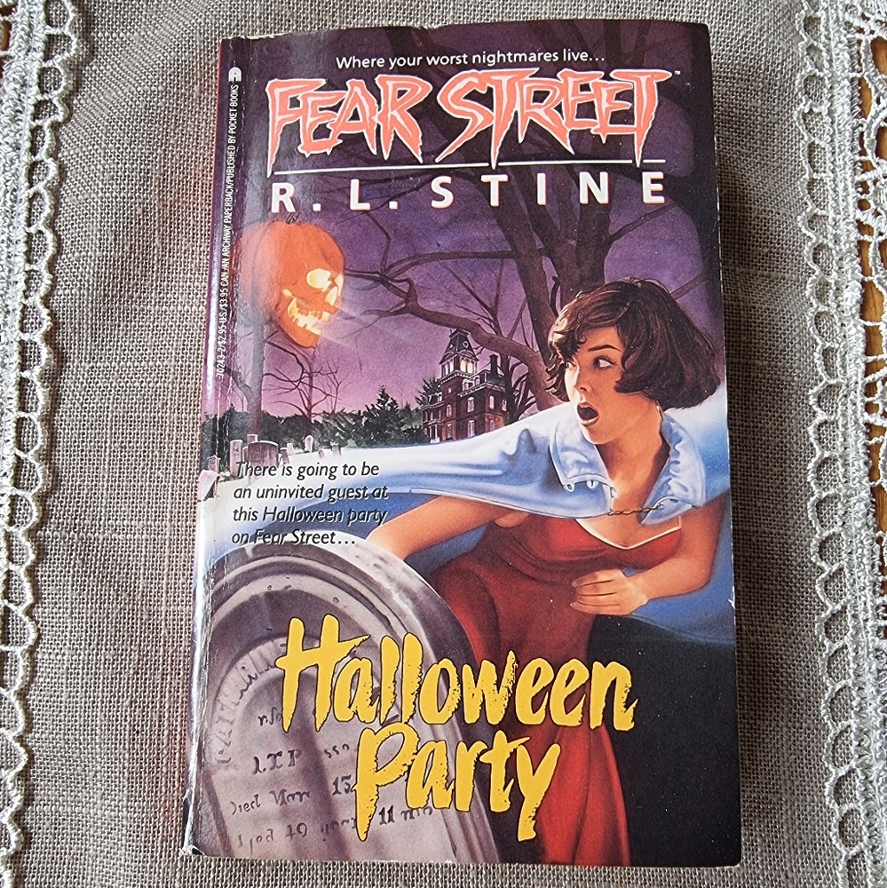 Vintage Fear Street ~Halloween Party ~ Softcover Horror Book by R.L. Stine 1990